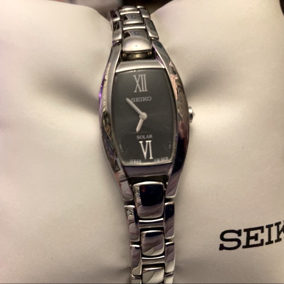 NWT Women’s Seiko silver watch